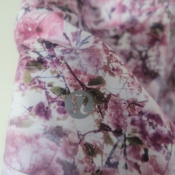 Lululemon Tracker Short Blossom Spritz - Picture 3 of 3